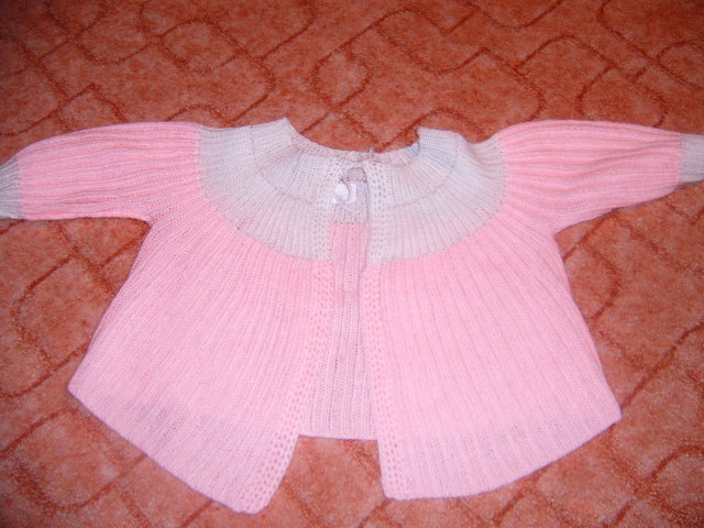 68 kttt pulcsi 300,-